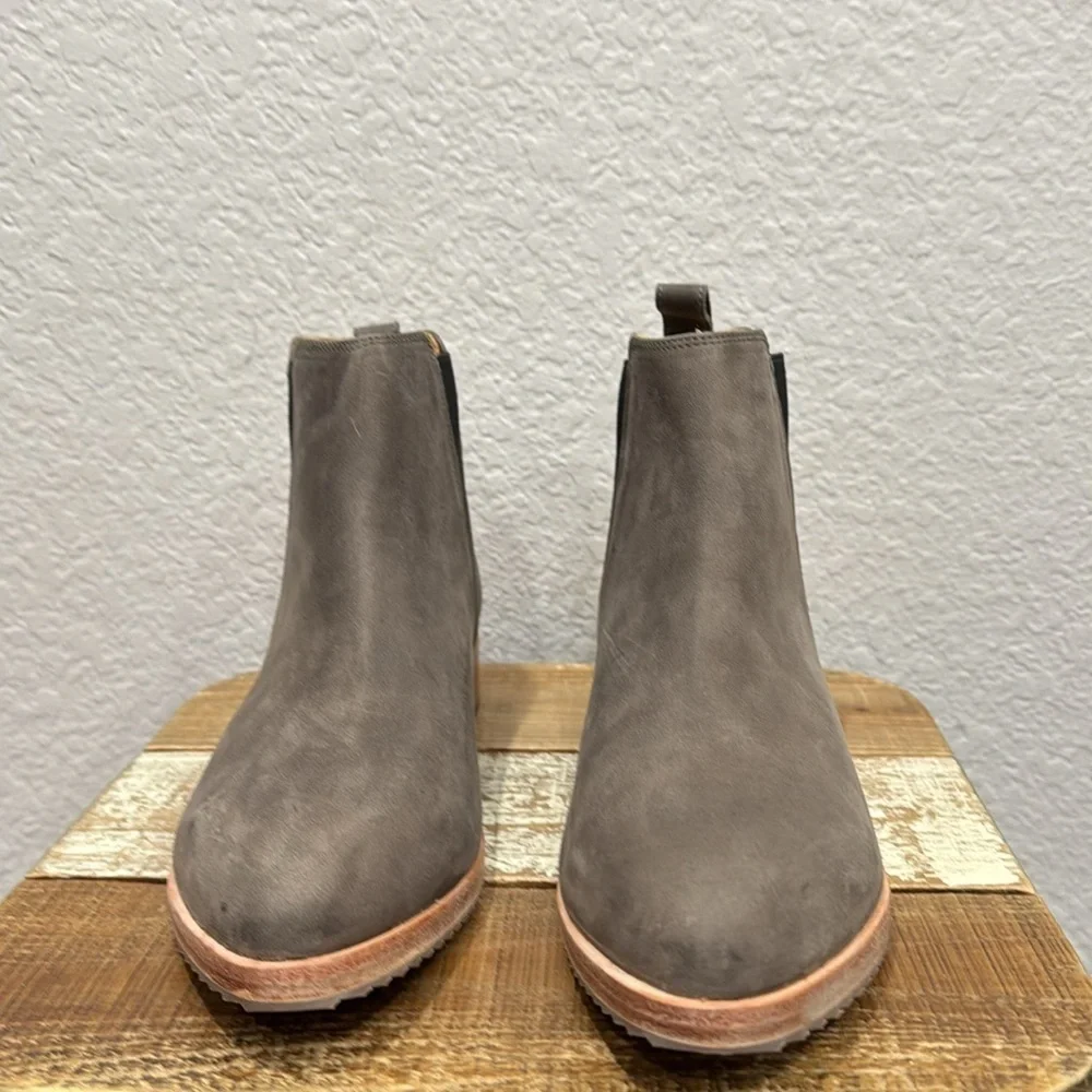 Nisolo Everyday Chelsea Leather Boot Grey Size 9.5